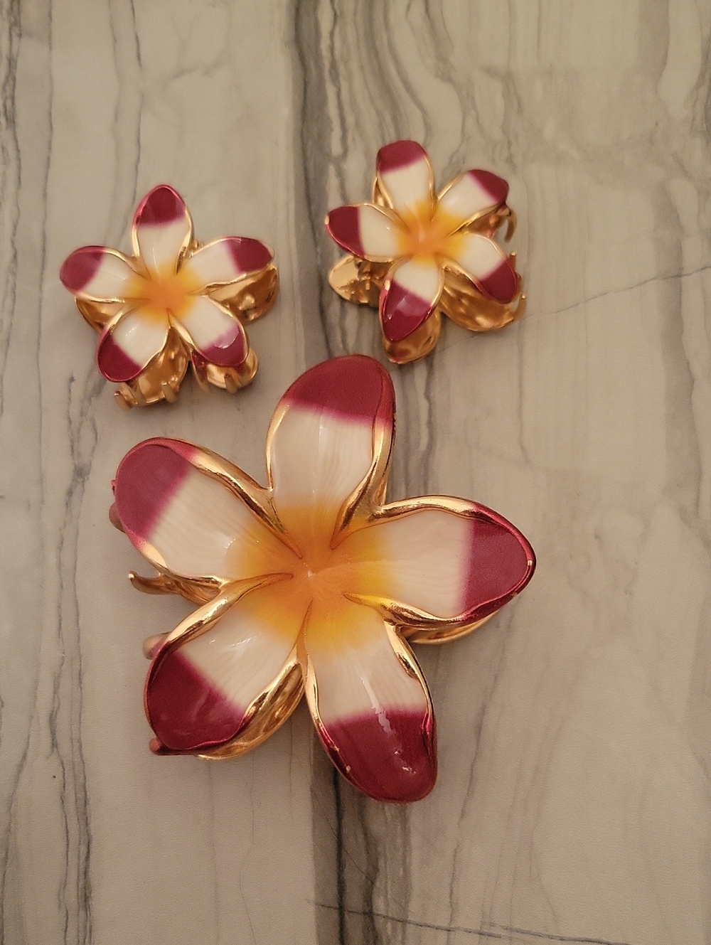 Amazon Floral Claw Clips & Assorted Color Scrunchie Set - Picture 5 of 5